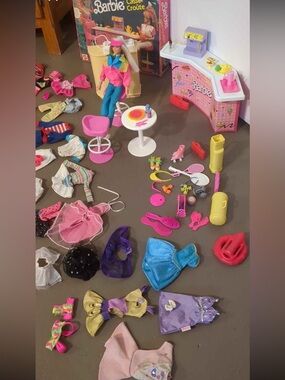 Vintage Barbie Snack Shop Mattel ArcoToys 1992 & VTG Clothes + Accessories Set